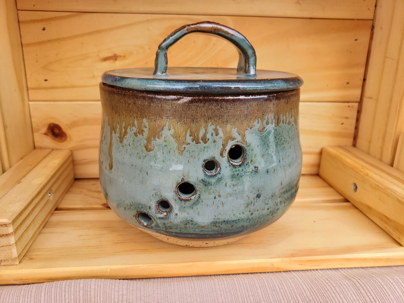 Garlic Keeper/garlic Holder/pottery Ceramic Garlic Holder/stoneware