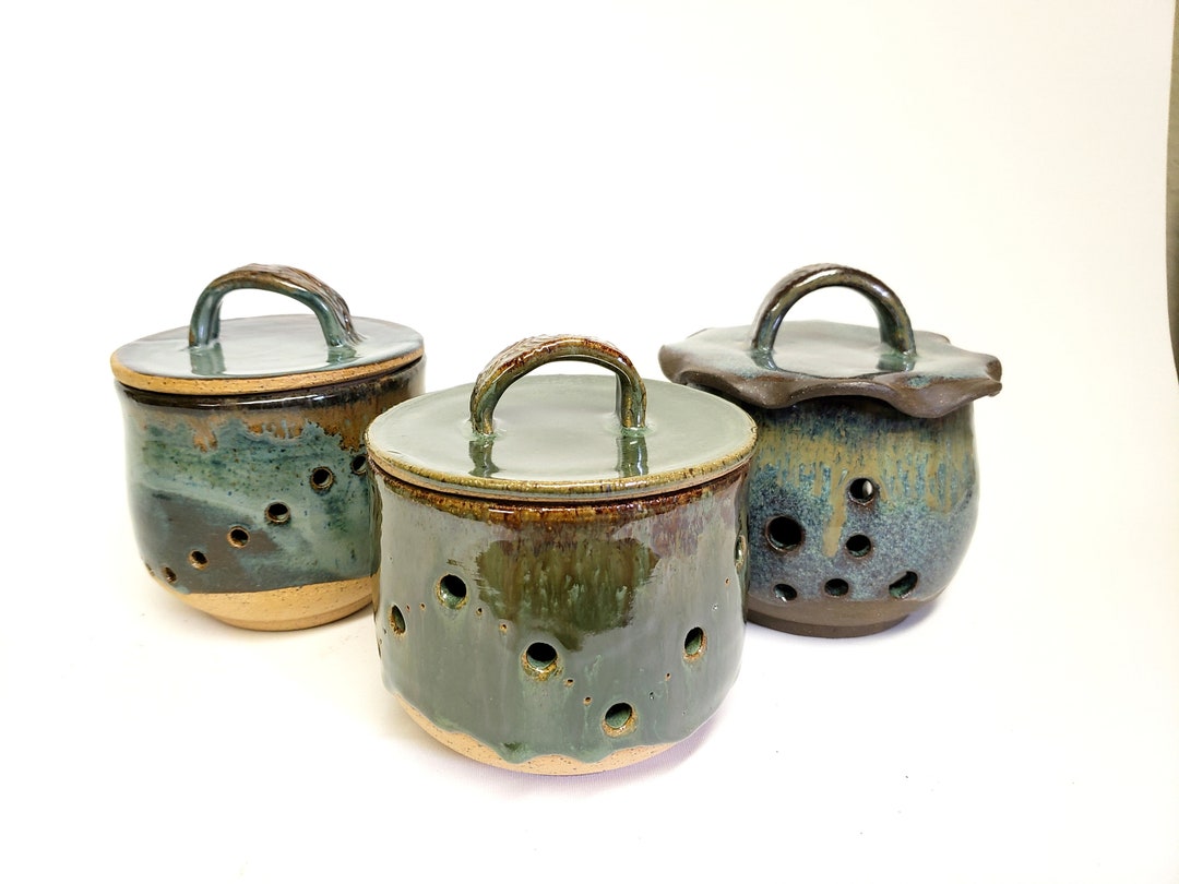 Garlic Keeper/garlic Holder/pottery Ceramic Garlic Holder/stoneware