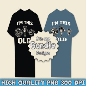 Puede incluir: Dos camisetas, una negra y otra azul, con el texto "I'M THIS OLD" y gráficos de piezas de automóviles. La camiseta negra tiene texto y gráficos blancos, mientras que la camiseta azul tiene texto y gráficos blancos. Un gráfico de estrella blanca dice "2 en uno Bundle Designs".