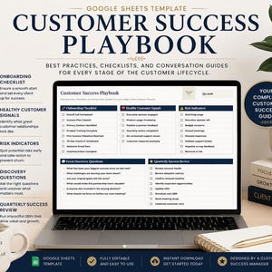 Op de afbeelding: Een Google Sheets-sjabloon voor een Customer Success Playbook weergegeven op een laptopscherm. De interface bevat secties voor een onboarding-checklist, gezonde klantensignalen, risico-indicatoren, discovery-vragen en kwartaaloverzichten.