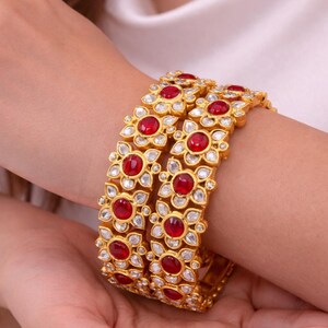 Bracciale rigido Kundan in oro giallo 22 carati, con pietra rossa, tradizionale bracciale da sposa indiano.