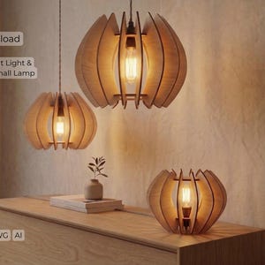 Puede incluir: Tres lámparas colgantes de madera y una lámpara de mesa con un diseño único y en capas. Las luces tienen bombillas expuestas y están hechas de madera de color claro. La imagen también incluye el texto "Digital download" y "Bundle: Pendant Light & Table/Ceiling Small Lamp."