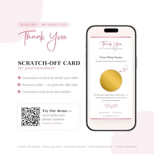 以下が含まれることがあります： スマートフォンの画面に表示されたデジタルインタラクティブなサンキュー・スクラッチカードのテンプレート。デザインには、ゴールドのスクラッチ用円、ピンクのテキスト、デモ用のQRコードが含まれています。インターフェースにはショップ名用のプレースホルダーがあります。