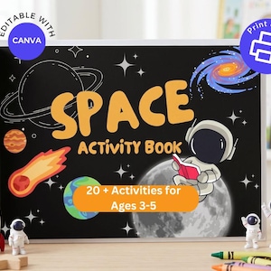 Può includere: Un "Space Activity Book" nero e arancione con illustrazioni di pianeti, stelle e un astronauta che legge un libro. La copertina del libro include il testo "20+ Attività per bambini dai 3 ai 5 anni". L'immagine presenta anche razzi giocattolo, astronauti e pianeti.