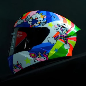 Casco Custom Aerógrafo Unicornio Dibujo Colorido - Catálogo de Motivos Varios Pintado a Mano Equipo Superbike Premium Hecho a Medida