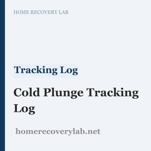 Op de afbeelding: Een lichtblauwe afbeelding met de tekst "Tracking Log" en "Cold Plunge Tracking Log". Het websiteadres "homerecoverylab.net" wordt ook weergegeven. De tekst is in een donkerblauwe lettertype.