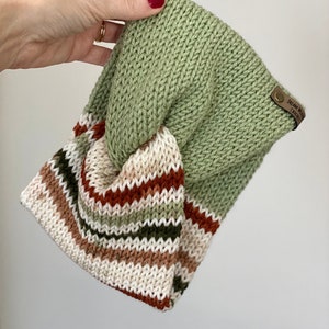 Knitted Earwarmer, knitted Headband, knit headband, knit earwarmer, messy bun headband, handmade headband, winter headband, twisted earwarm
