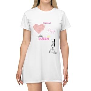 Op de afbeelding: Een rustiek houten bord met de tekst "Welcome to our home" in witte letters. Het bord heeft een verweerde afwerking en een eenvoudig, uitnodigend ontwerp, ideaal voor entree decoratie.