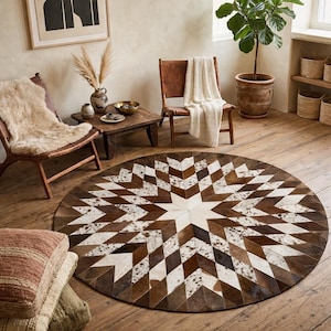 Handgemaakt rond koeienhuid vloerkleed – patchwork geometrisch sterrenpatroon, western boho-decor