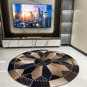 Alfombra redonda de patchwork de piel de vaca hecha a mano, alfombra de área de cuero marrón y negro, alfombra de piel con pelo, decoración de piso estilo boho occidental, piel de vaca personalizada