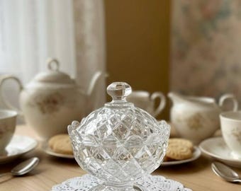 Vintage Kristall Zuckerdose, Französisch Bonbonschale aus geschliffenem Glas, Sockel Bonbonglas