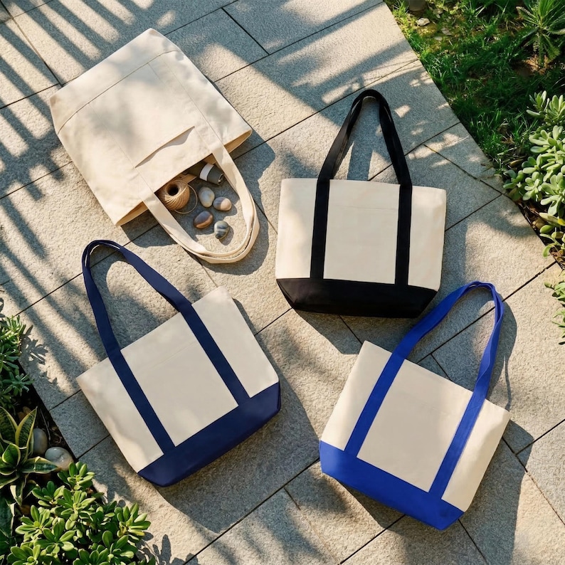 Puede incluir: Un juego de tres tazas de cer&aacute;mica con un acabado mate moteado. Cada taza presenta un color diferente: azul claro, crema y gris. Las tazas tienen un dise&ntilde;o simple y moderno con una forma redondeada y un asa.