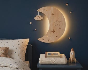 Bezaubernde LED-Wandlampe aus Holz mit Halbmond und hängender Wolke – ein magischer Blickfang fürs Kinderzimmer