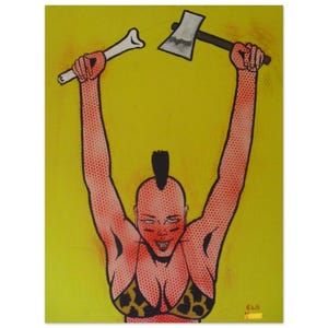 Puede incluir: Ilustración de estilo pop art de una persona con cresta mohawk y pintura facial tribal, sosteniendo un hueso y un hacha en alto. La persona lleva un bikini con estampado de leopardo sobre un fondo amarillo.