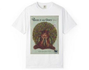 Brand het helemaal af T-shirt met kunstwerk | Vintage vrouwenportret, pauwhalo