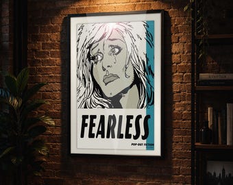 Pop Art Crying Girl 'Fearless' montiertes gerahmtes Poster | Lila & Blaue Streifen, Papier in Museumsqualität