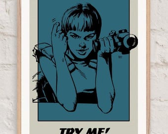 Pop Art Druck 'ITry Me!' in Blau gerahmtes Poster | Retro Girl Gun Kunst | Wanddekoration