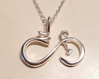 Collar de bicicleta Infinity de plata de ley maciza, colgante de ciclismo, 100 % hecho a mano por Alison en su estudio de Bath, Reino Unido.