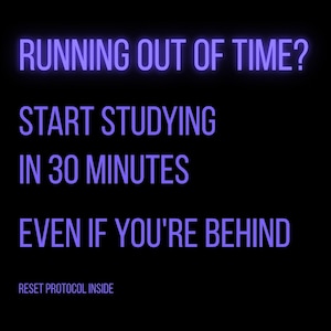 Può includere: Sfondo nero con testo viola che recita: "FINITO IL TEMPO? INIZIA A STUDIARE IN 30 MINUTI ANCHE SE SEI INDIETRO." Il testo "RESET PROTOCOL INSIDE" è in basso. Il testo è in un carattere sans-serif.