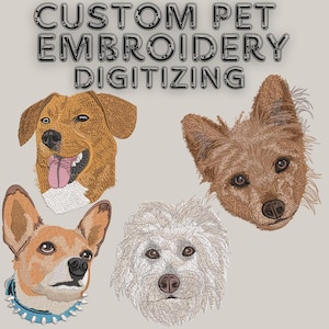 Op de afbeelding: Afbeelding van vier geborduurde hondenportretten met verschillende vachtkleuren en texturen. De tekst "CUSTOM PET EMBROIDERY DIGITIZING" wordt boven de portretten weergegeven in een gestileerd lettertype.