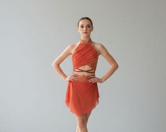 Traje de baile con cuello halter y cuentas / Vestido lírico fruncido / Ropa de actuación color naranja quemado