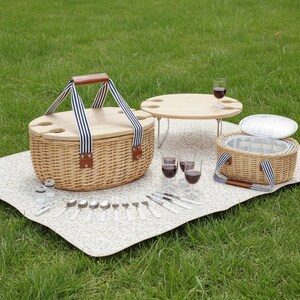 Wicker Picnic Basket for 4, Insulated Hamper with Folding Table, Willow Outdoor Set