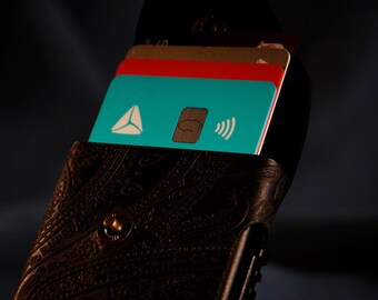 Tarjetero de cuero repujado hecho a mano, cartera desplegable con bloqueo RFID.