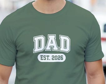 Pappa est 2026 T-shirt | Ny pappa present 2026 | Blivande pappa-tröja | Första gången pappa-tröja | Topp med avslöjande namn | Fars dag-present