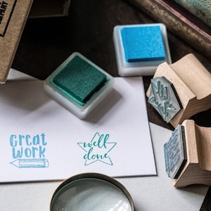 Mini Stempel Set für Lehrer mit Stempelkissen - Belohnungsset für das lehrreiche Klassenzimmer zur Benotung und Motivation