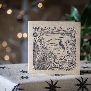 Tampon en caoutchouc Hedgerow Wildlife pour cartes et travaux manuels | Style linogravure respectueux de l'environnement par une entreprise anglaise