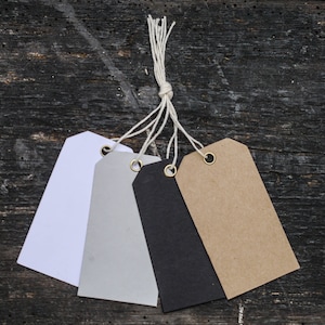 Stijlvolle bagage- en cadeaukaartjes met messing oogje: zwart, grijs, bruin, wit - perfect voor bruiloften en reizen