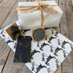 Umweltfreundliches Stempelset Weihnachten für Karten, Geschenkpapier & Basteleien mit Rentier und Eukalyptus
