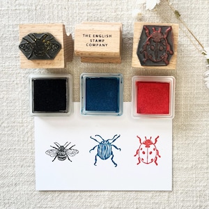 Set de sellos de goma con almohadillas de tinta: Escarabajo, Abejorro y Mariquita para manualidades y tarjetas infantiles.