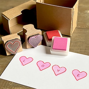 Kit de mini sellos de goma con forma de corazón y almohadillas de tinta para manualidades infantiles, tarjetas y regalos de San Valentín.