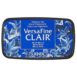 Almohadilla de tinta VersaFine Clair Blue Belle: secado rápido, ecológica y de alta calidad para estampación con detalles finos.