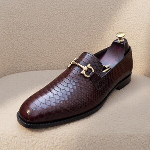 Mocasines de piel para hombre con estampado de pitón burdeos – Zapatos de vestir sin cordones hechos a mano, zapatos formales para bodas