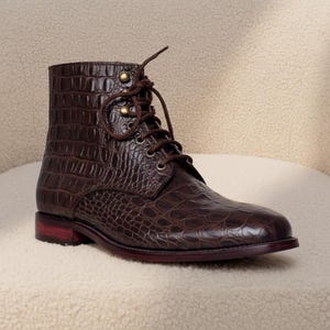 Botas de cuero marrón con relieve de cocodrilo hechas a mano para hombre, con cordones – Botas de vestir de lujo hasta el tobillo
