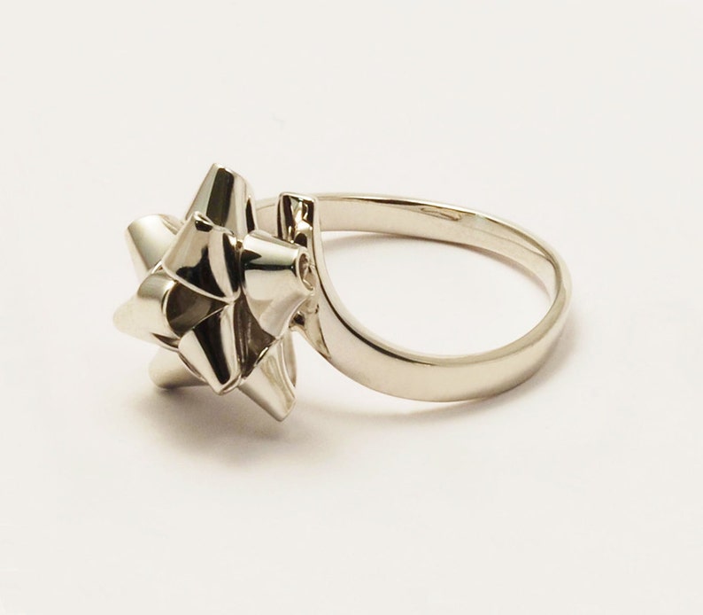 18 k starred node necklace image 5