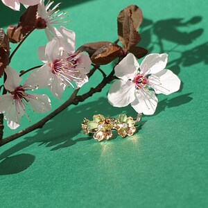 bague fleur de cerisier or rouge et palladié Sakura 18 k gold ring and diamond image 2