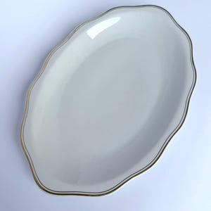 Bandeja de servir de porcelana Iris Cluj vintage – Plato rumano grande con borde dorado, plato ovalado elegante de la década de 1960, decoración de mesa clásica