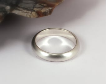 Bague en argent brossé demi-ronde de 4 mm de large, argent sterling, réalisée sur commande