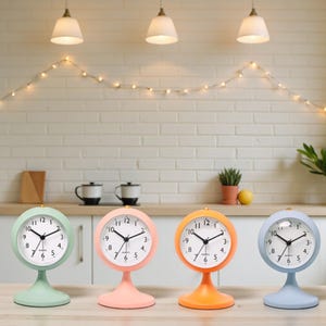 Reloj de escritorio retro en tonos pastel para decoración del hogar, lindo reloj de mesa pequeño de estilo vintage moderno, despertador de mesita de noche para oficina, cuarto infantil, regalo de cocina