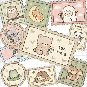 Puede incluir: Una colección de ilustraciones caprichosas con varios animales, incluyendo un búho, un zorro, una oveja, un koala, un pingüino, una rana, un oso, un panda, un erizo y una ardilla. Cada ilustración está enmarcada dentro de un borde decorativo, con las palabras "tea time".