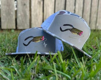 Popping Frog 7 Panel Trucker Hat, Bass Fishing Embroidery Cap, Topwater Lure Mesh Snapback, Outdoor Angler Gift, Vintage Fishing Style