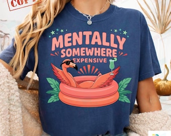 Zabawne letnie wakacje z flamingiem w formacie PNG, projekt drogiej koszulki „Mentally Somewhere”, grafika sublimacyjna z motywem tropikalnej plaży i modnym zwierzęciem w formacie PNG do pobrania
