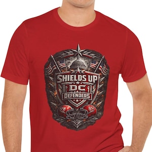Camiseta do DC Defenders, Camiseta do DC Defenders da UFL, Camiseta de Futebol Americano de Washington, Camiseta com Estampa "Shields Up", Presente Ideal para Fãs de Futebol Americano na Primavera e Dia de Festa Antes do Jogo imagem 1
