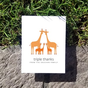 Giraffen Triplet Dankeskarten. Babyparty Dankeskarten. Triplet Baby Dankeschön. Personalisiertes Briefpapier (10er Set)