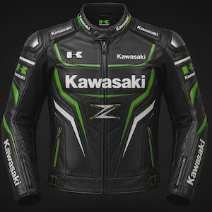 Op de afbeelding: Een zwarte leren motorjas met groene en witte accenten, het Kawasaki-logo op de borst, mouwen en kraag, en een groot Z-embleem op de voorzijde. De jas is voorzien van een ritssluiting aan de voorzijde en panelen van geperforeerd leer.