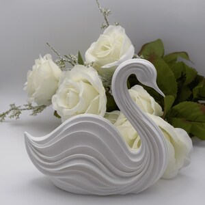 Abstract Swan Sculpture 3D Print, Modern Swan Statue, Elegant Home Decor