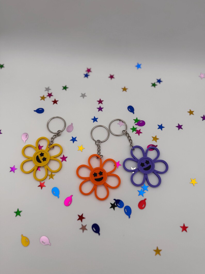 3D Printed Smiley Daisy Keychain